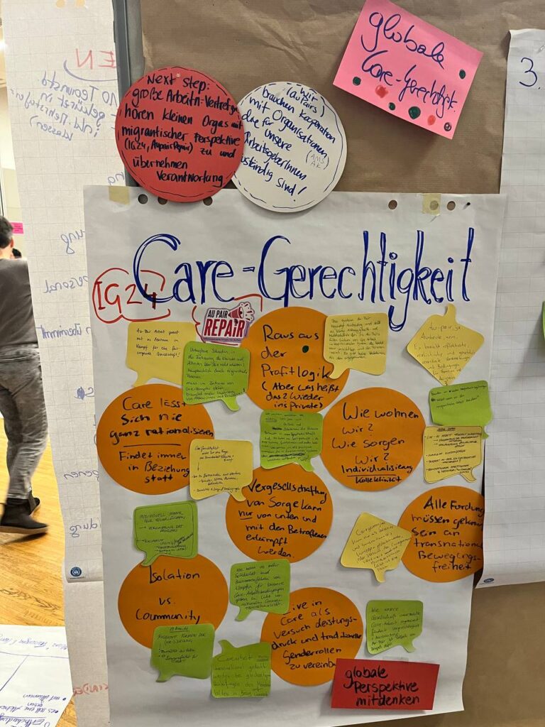 Plakat mit Titel "Care Gerechtigkeit" und viele bunte Postits